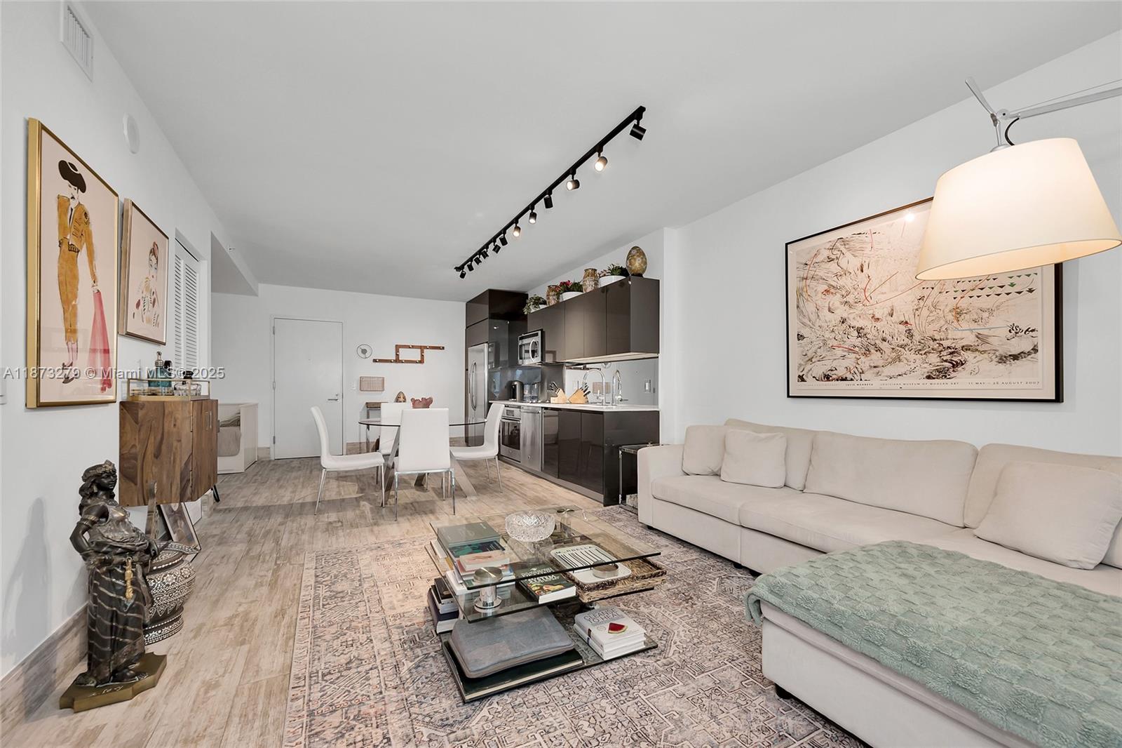 31 SE 6th St #304, Miami FL 33131