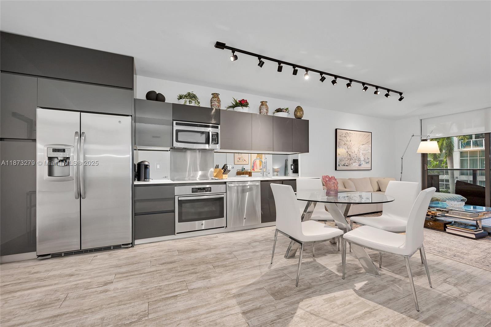 31 SE 6th St #304, Miami FL 33131