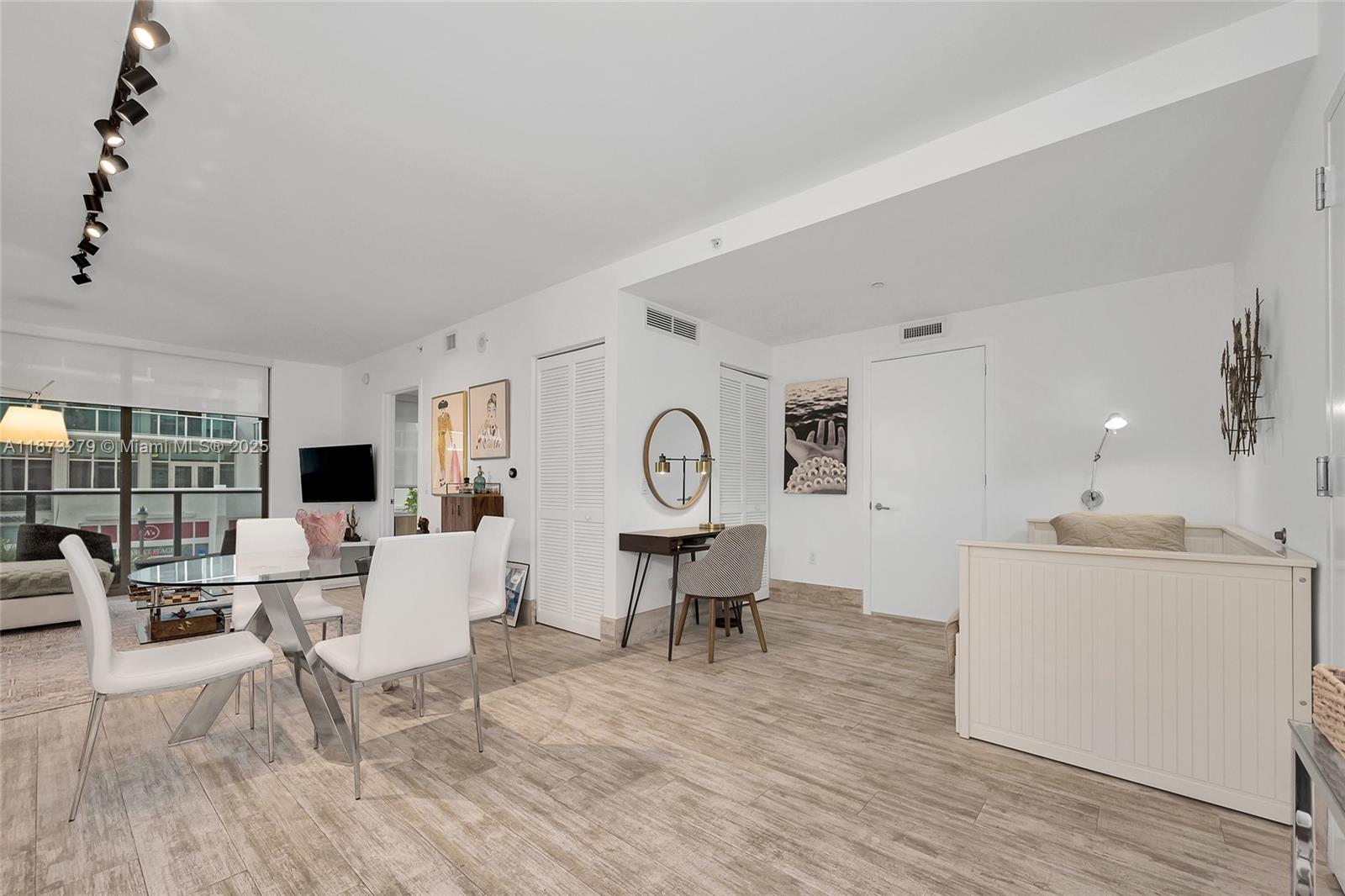 31 SE 6th St #304, Miami FL 33131