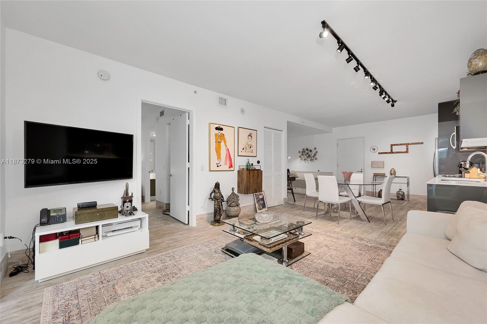 31 SE 6th St #304, Miami FL 33131