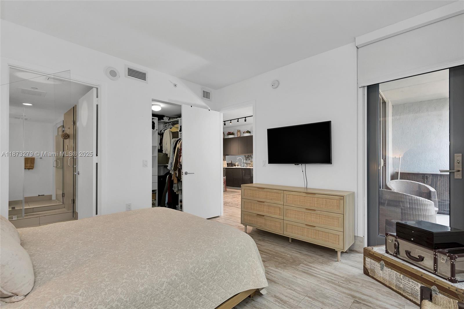 31 SE 6th St #304, Miami FL 33131