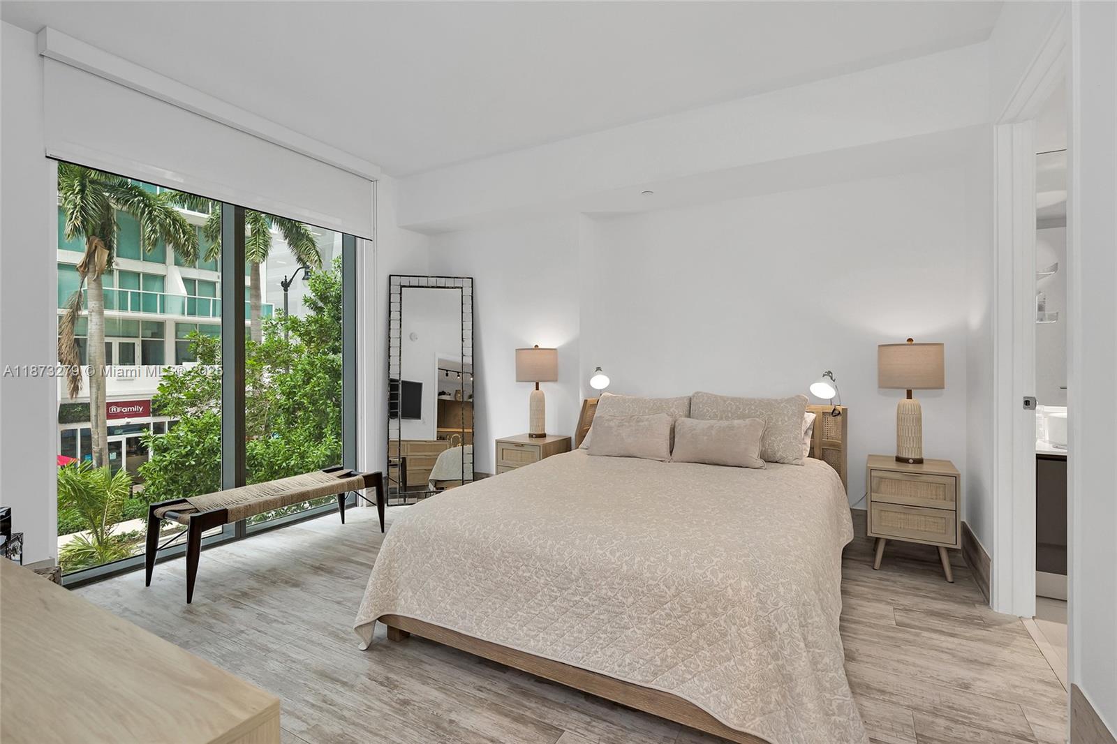 31 SE 6th St #304, Miami FL 33131