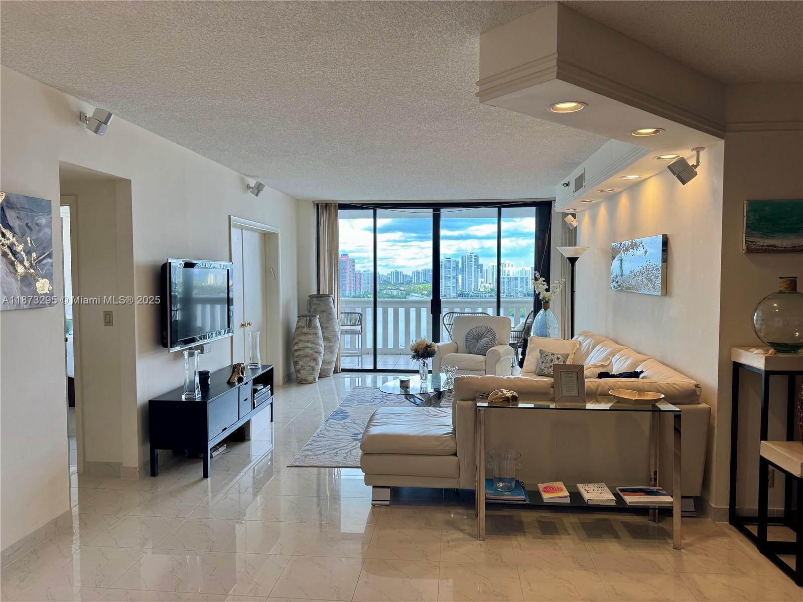 3000 Island Blvd #2004, Aventura FL 33160