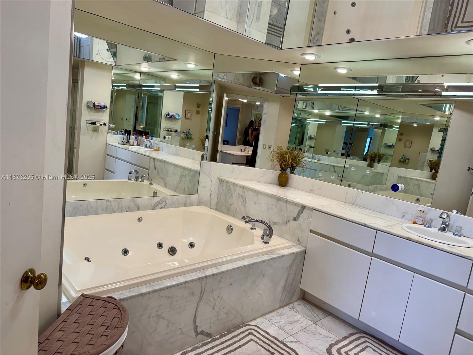 3000 Island Blvd #2004, Aventura FL 33160