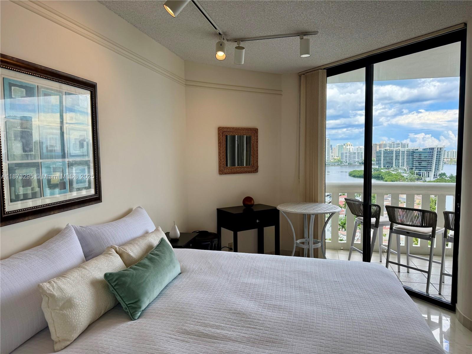 3000 Island Blvd #2004, Aventura FL 33160