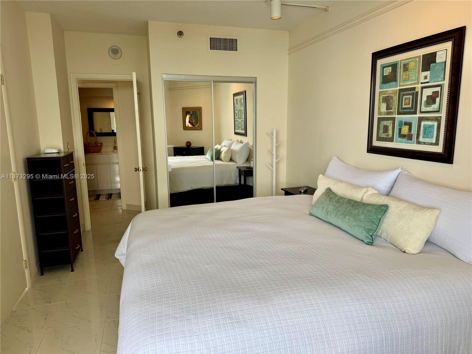 3000 Island Blvd #2004, Aventura FL 33160