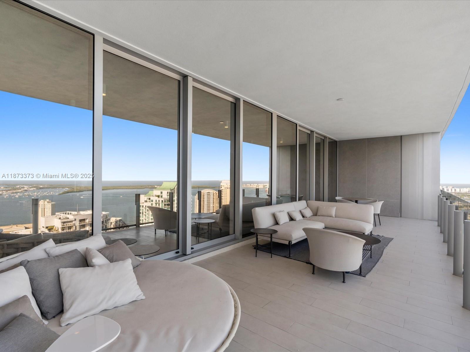 300 Biscayne Boulevard Way #4502E, Miami FL 33131