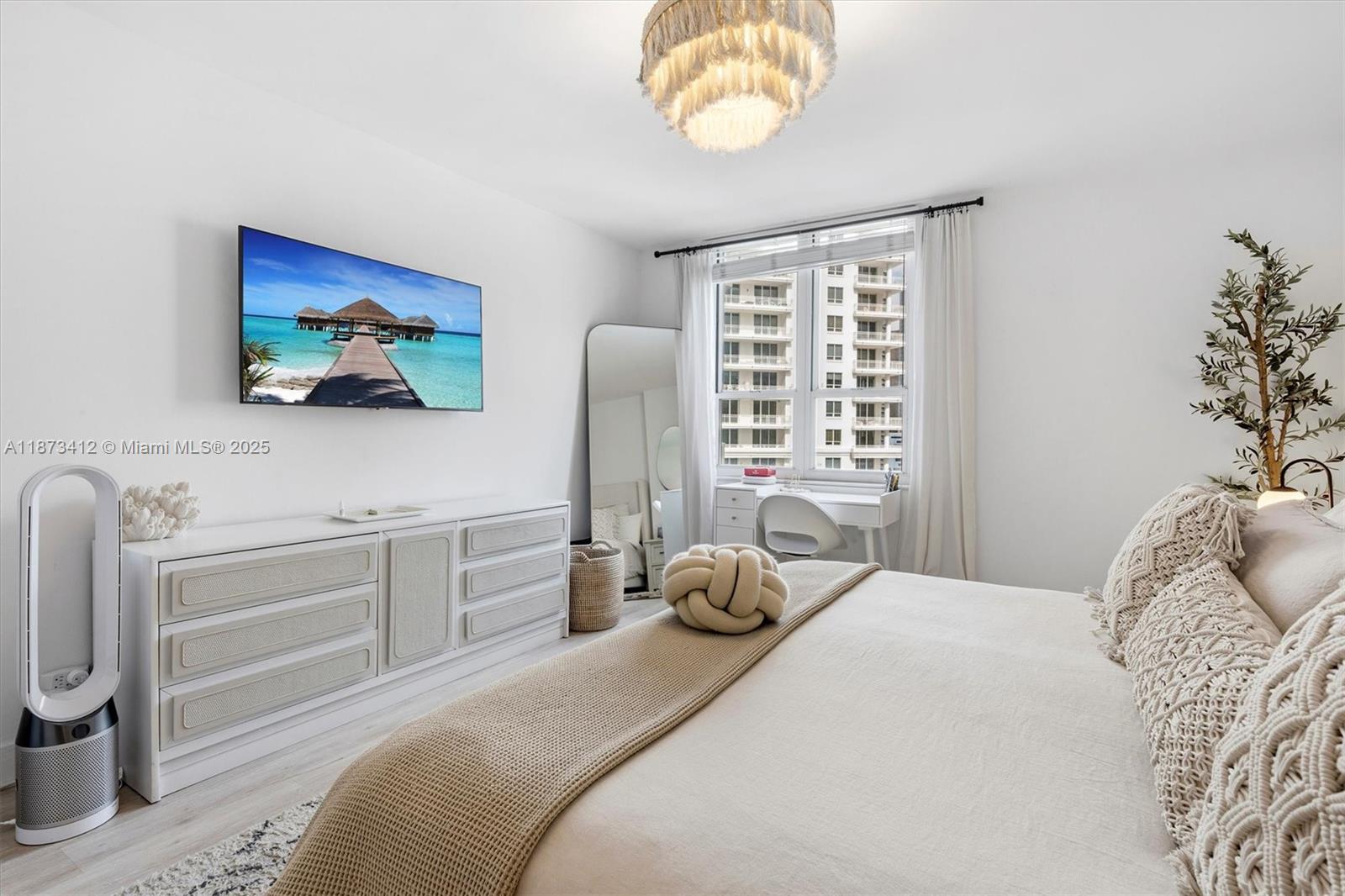 701 Brickell Key Blvd #1106, Miami FL 33131