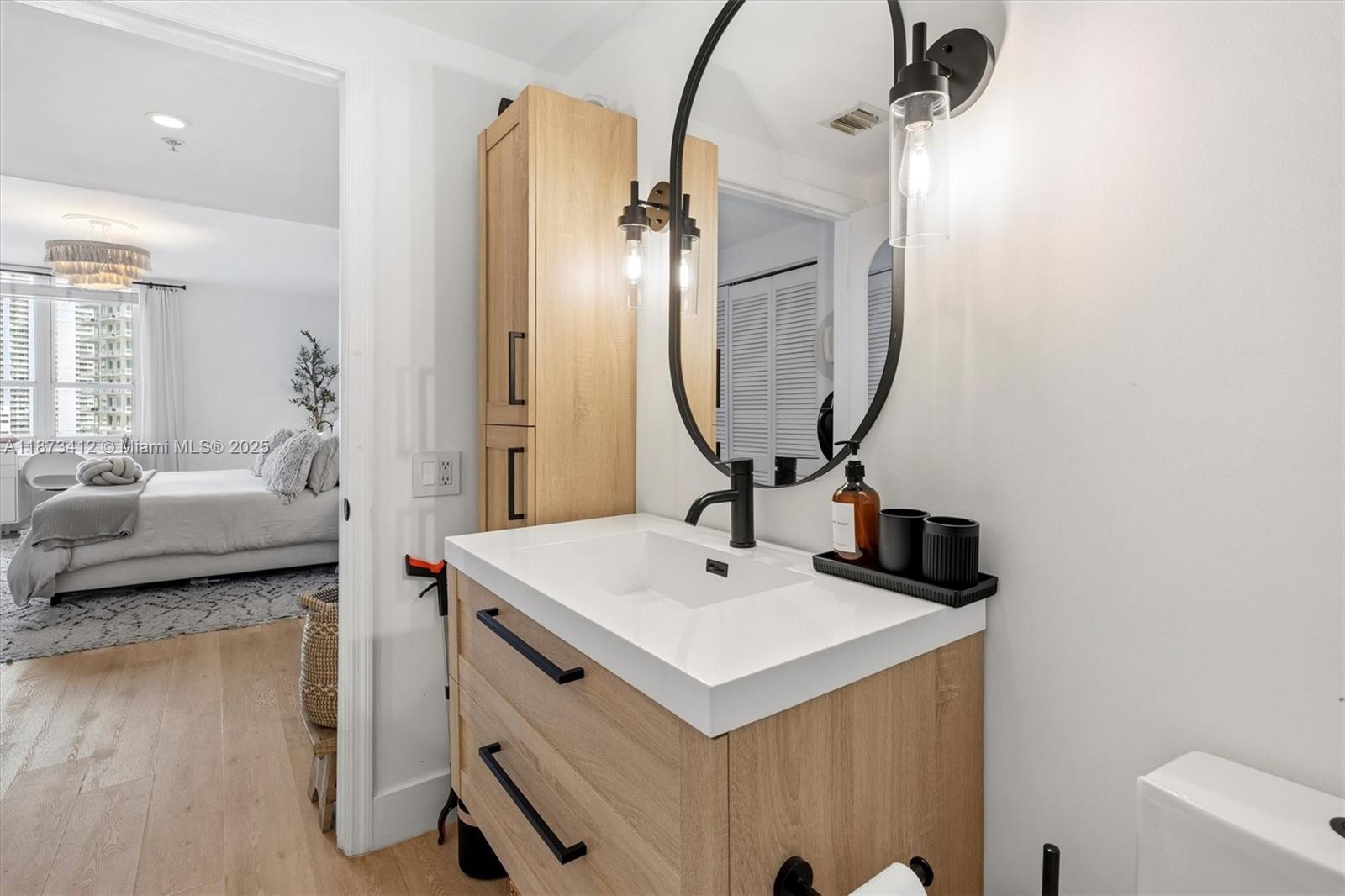 701 Brickell Key Blvd #1106, Miami FL 33131