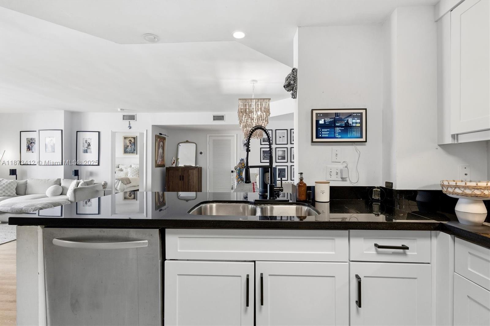 701 Brickell Key Blvd #1106, Miami FL 33131