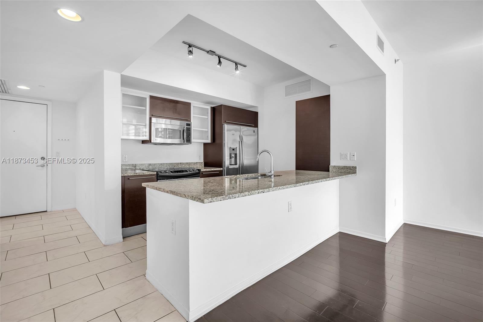 951 Brickell Ave #2010, Miami FL 33131