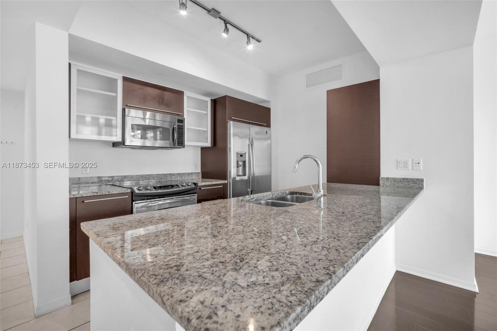 951 Brickell Ave #2010, Miami FL 33131