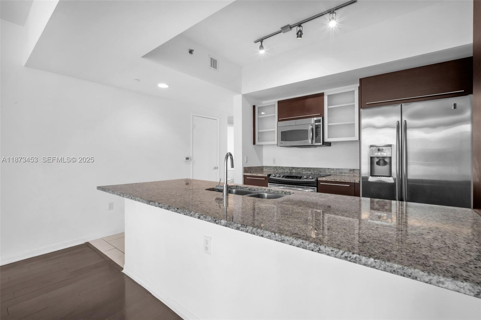 951 Brickell Ave #2010, Miami FL 33131