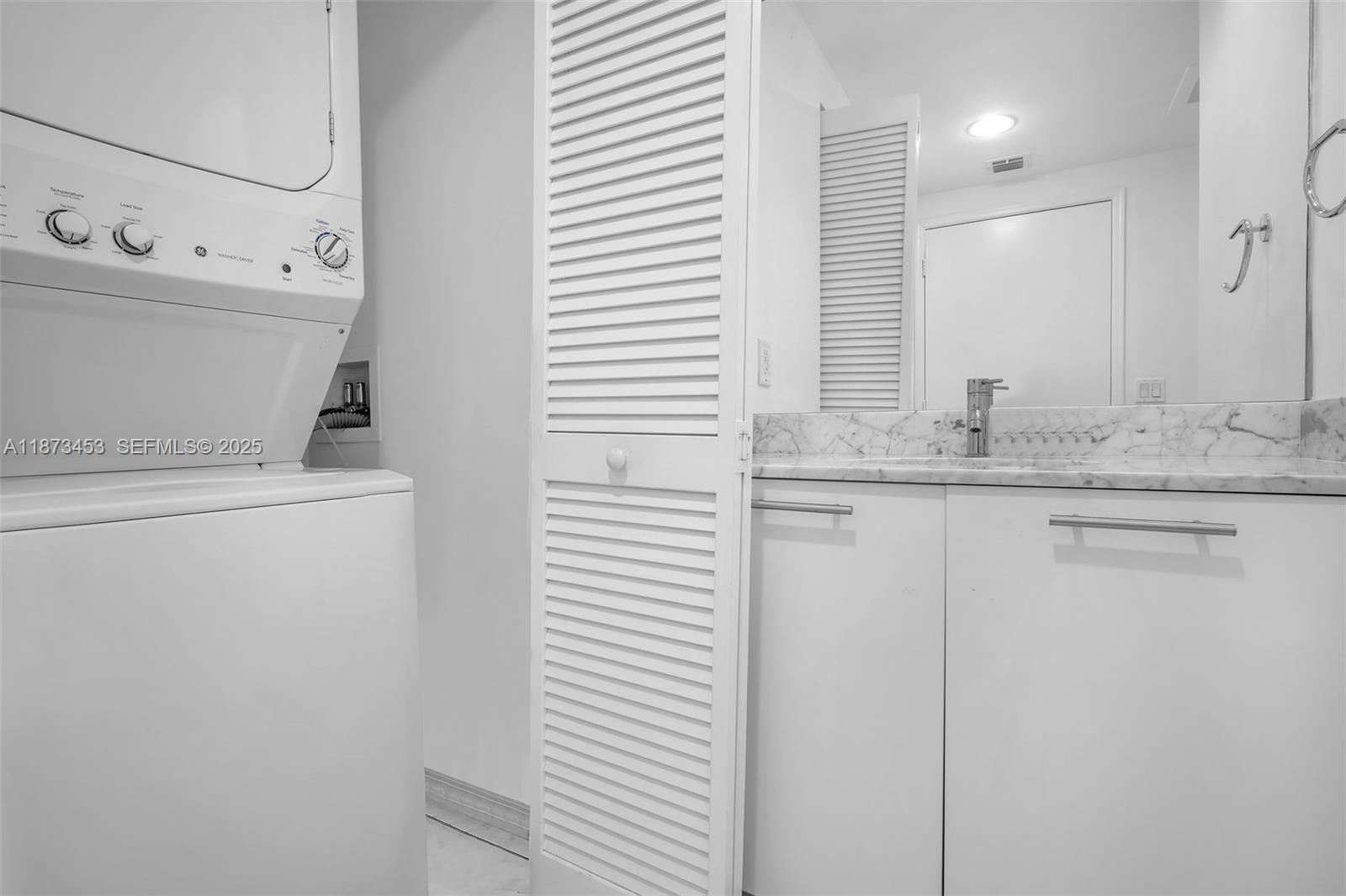 951 Brickell Ave #2010, Miami FL 33131