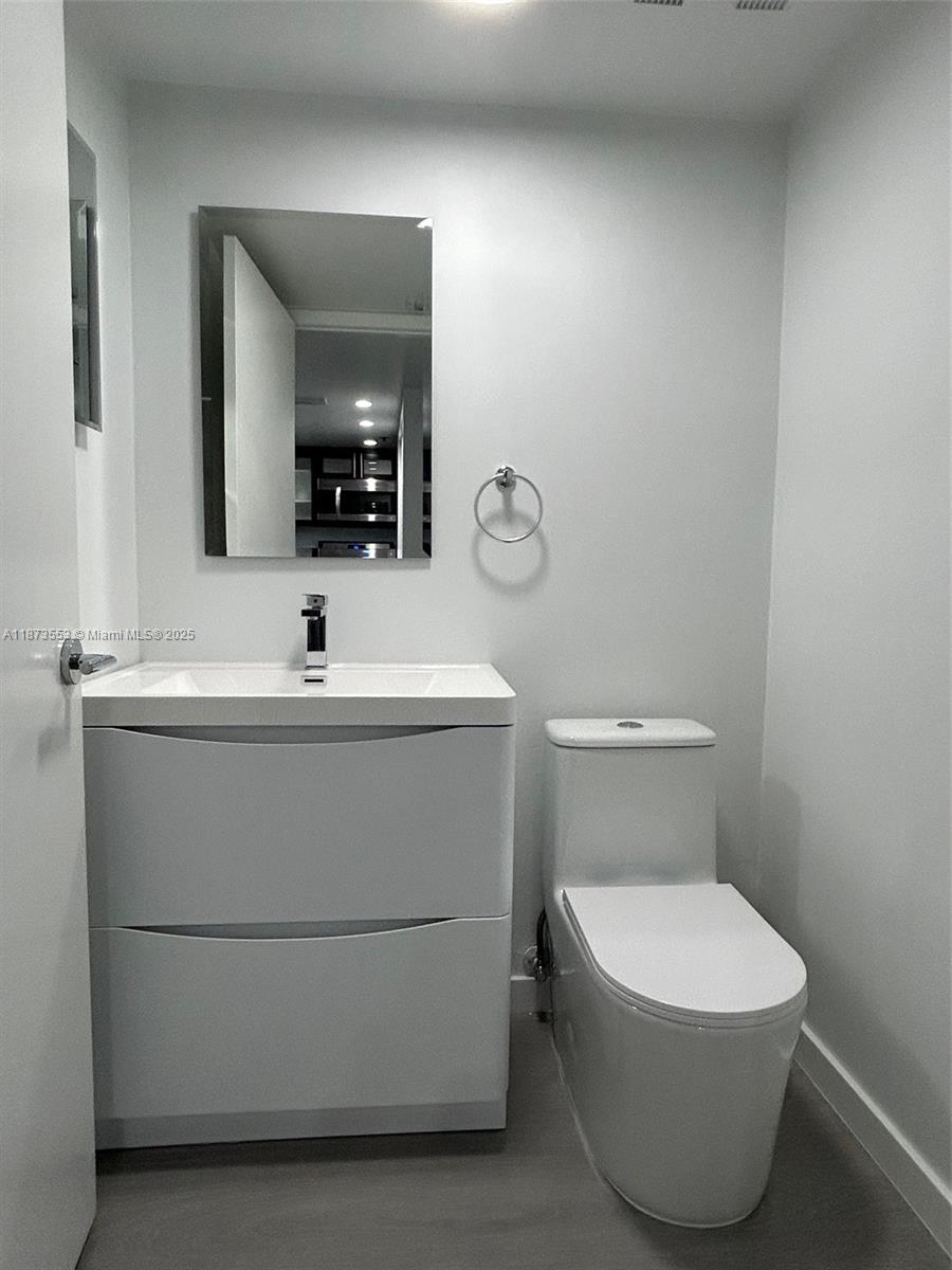 540 BRICKELL KEY DR #1002, Miami FL 33131