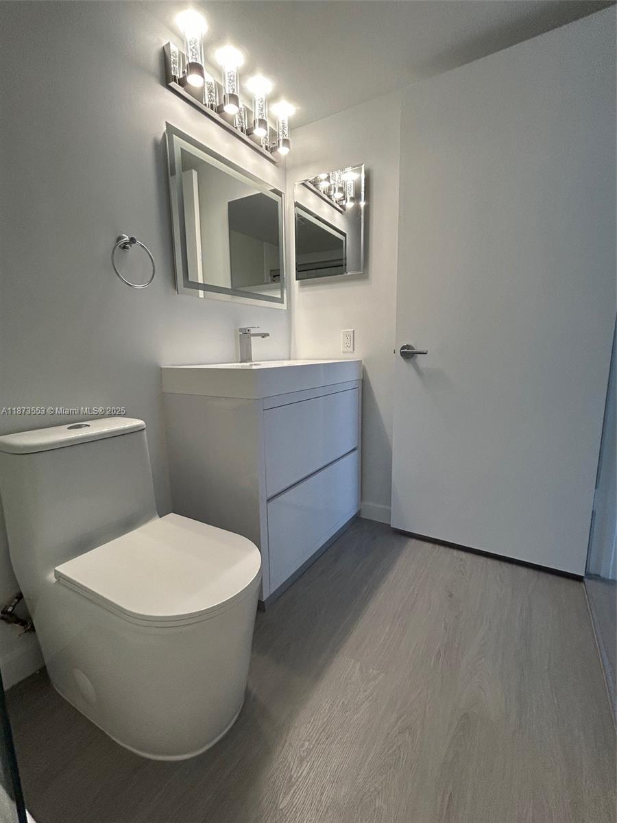 540 BRICKELL KEY DR #1002, Miami FL 33131
