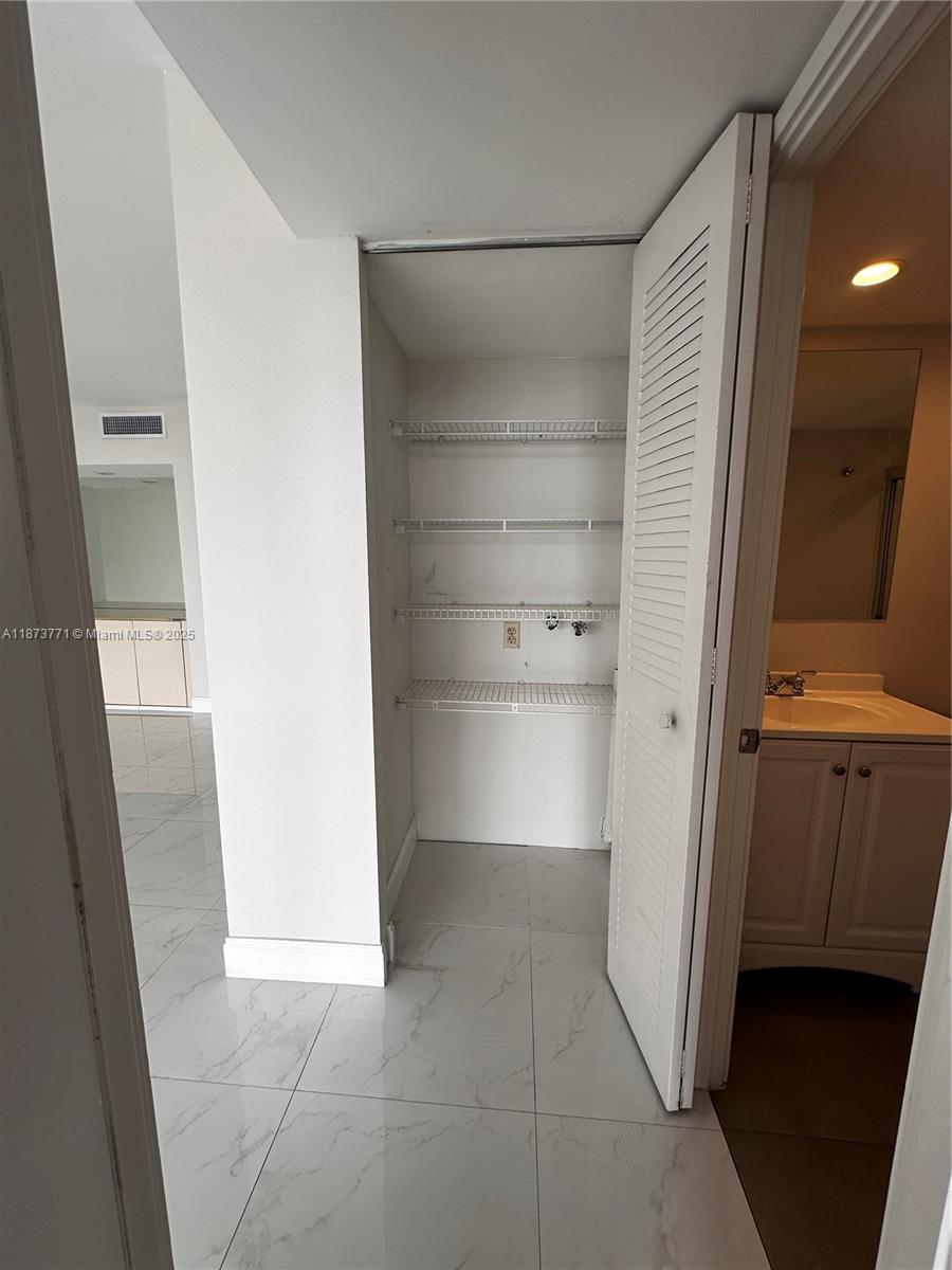 3731 N Country Club Dr #1926, Aventura FL 33180