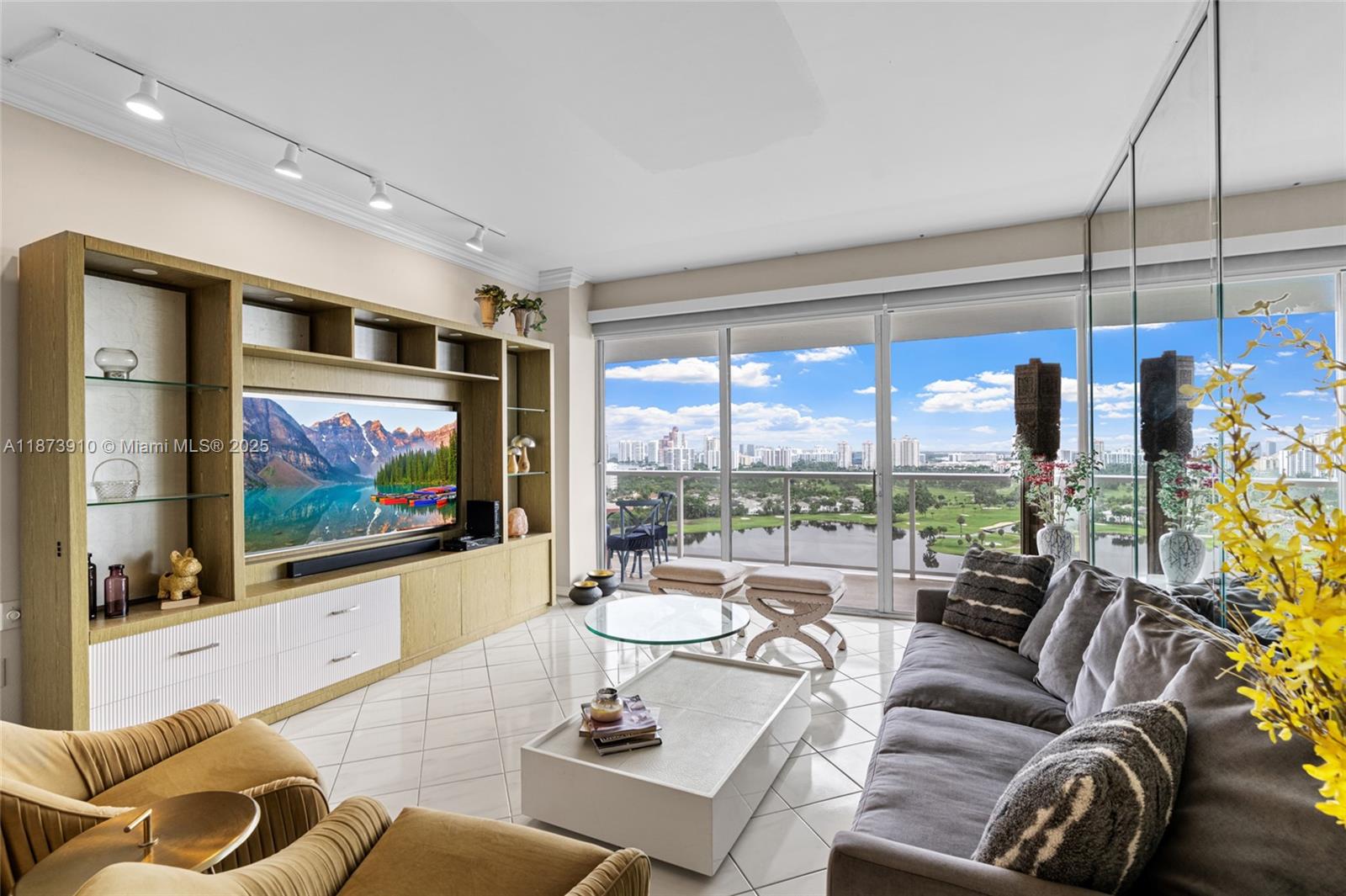 3731 N Country Club Dr #PH-26, Aventura FL 33180