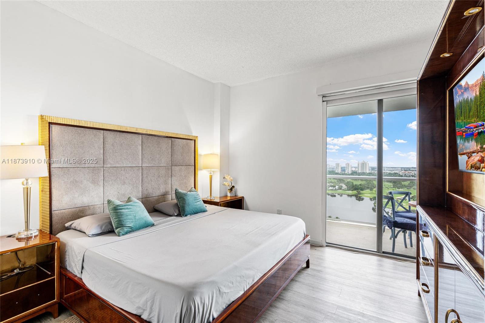 3731 N Country Club Dr #PH-26, Aventura FL 33180