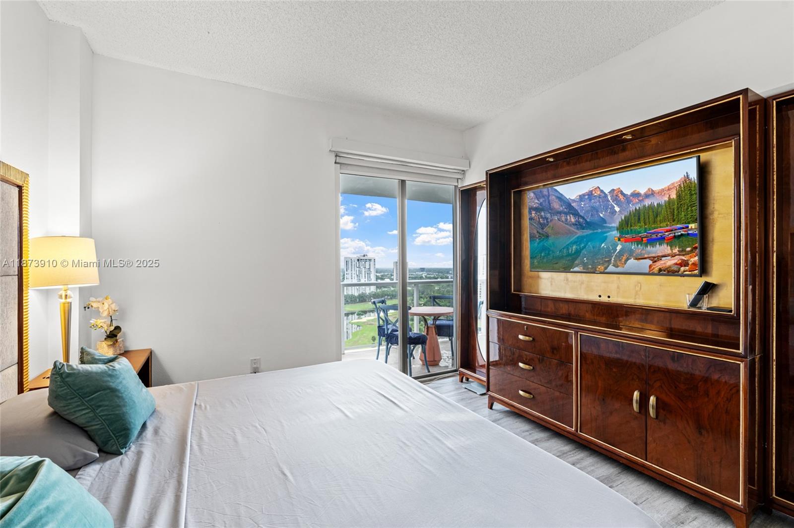 3731 N Country Club Dr #PH-26, Aventura FL 33180