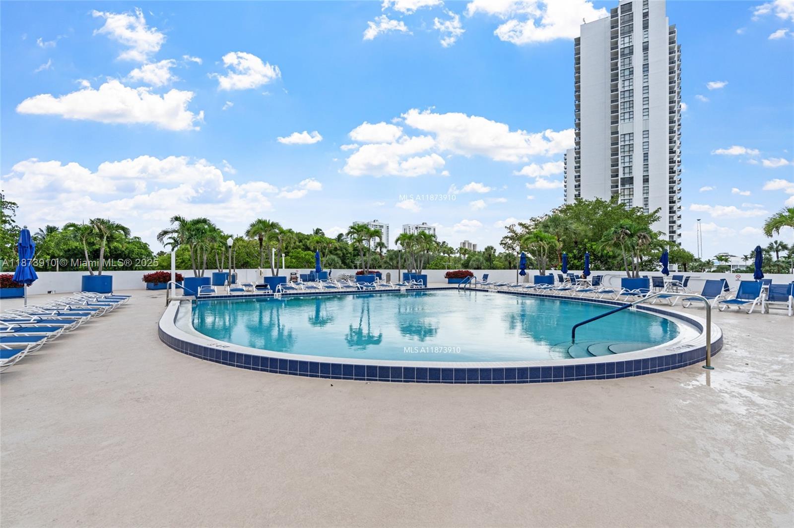 3731 N Country Club Dr #PH-26, Aventura FL 33180