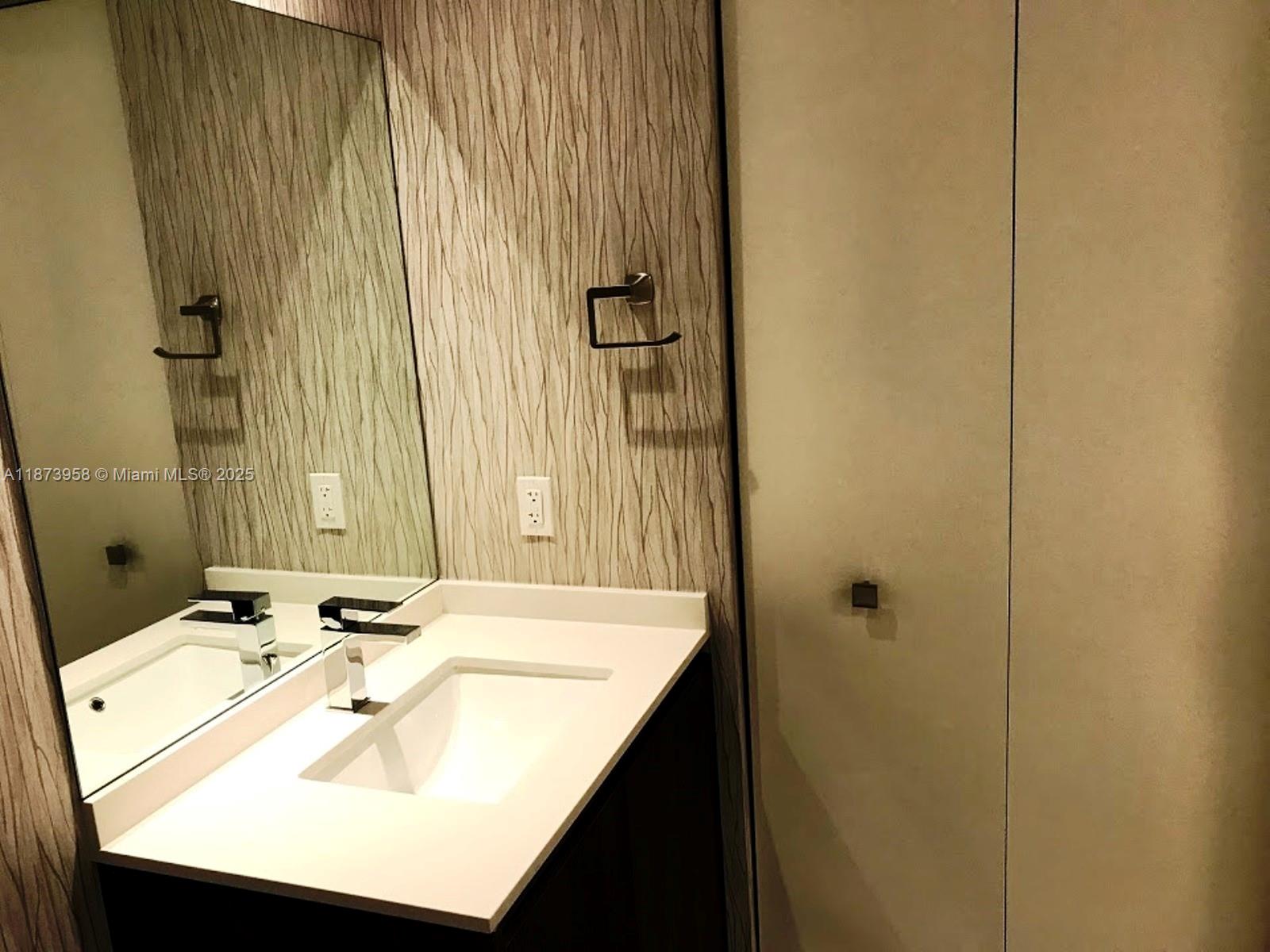 488 NE 18 #3609, Miami FL 33132