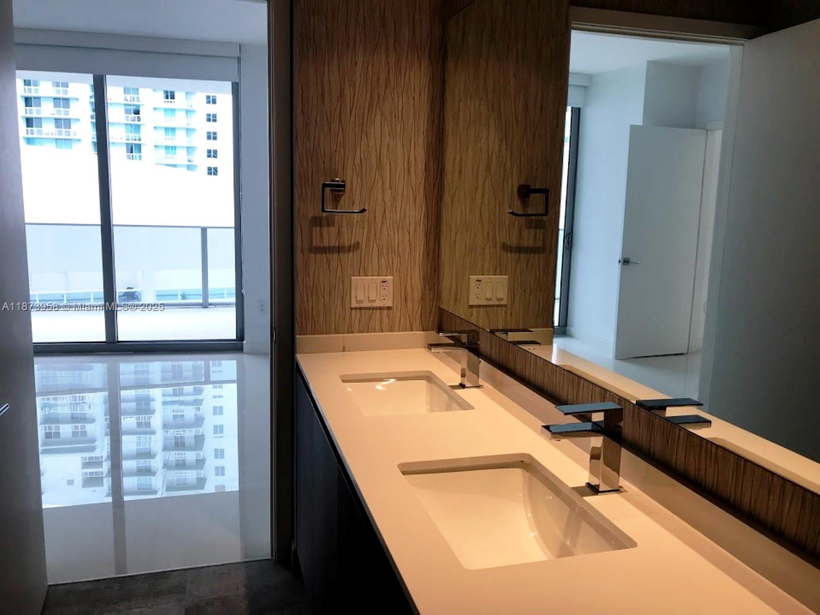 488 NE 18 #3609, Miami FL 33132