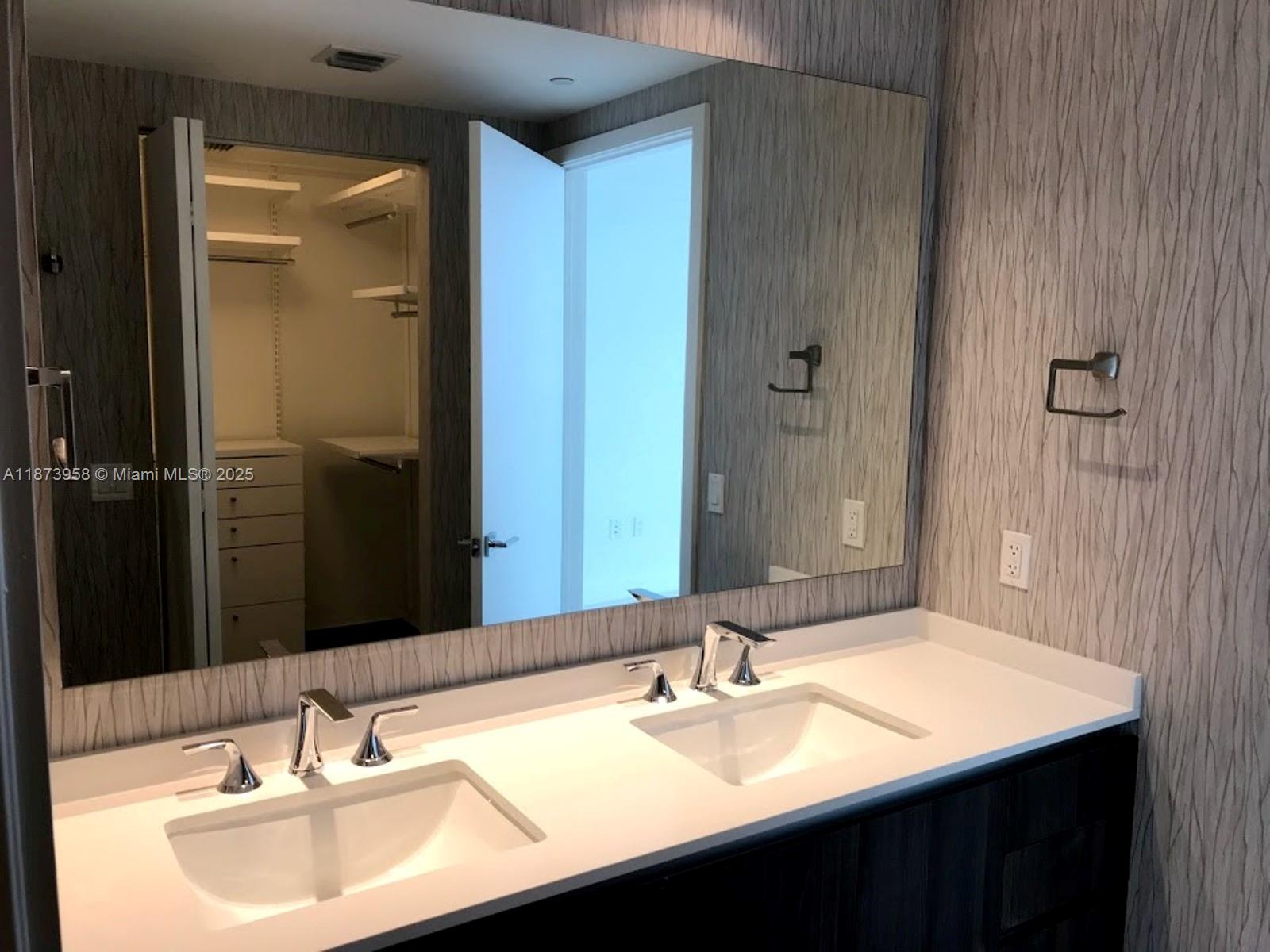 488 NE 18 #3609, Miami FL 33132