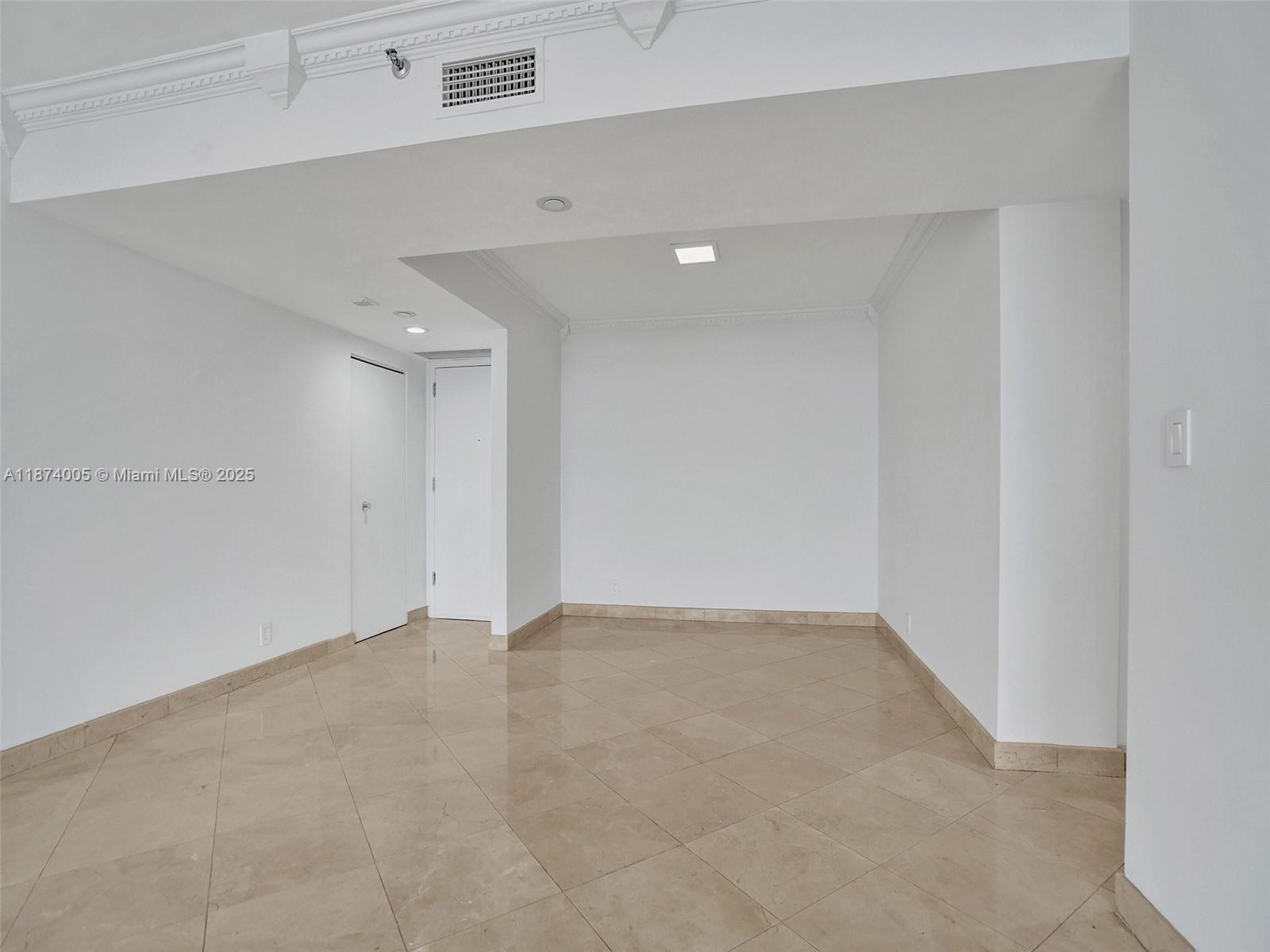 1000 W Island Blvd #1612, Aventura FL 33160