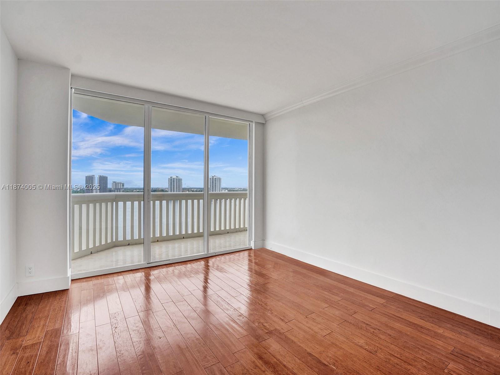1000 W Island Blvd #1612, Aventura FL 33160