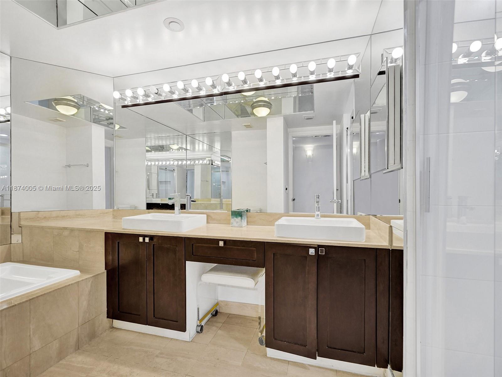 1000 W Island Blvd #1612, Aventura FL 33160