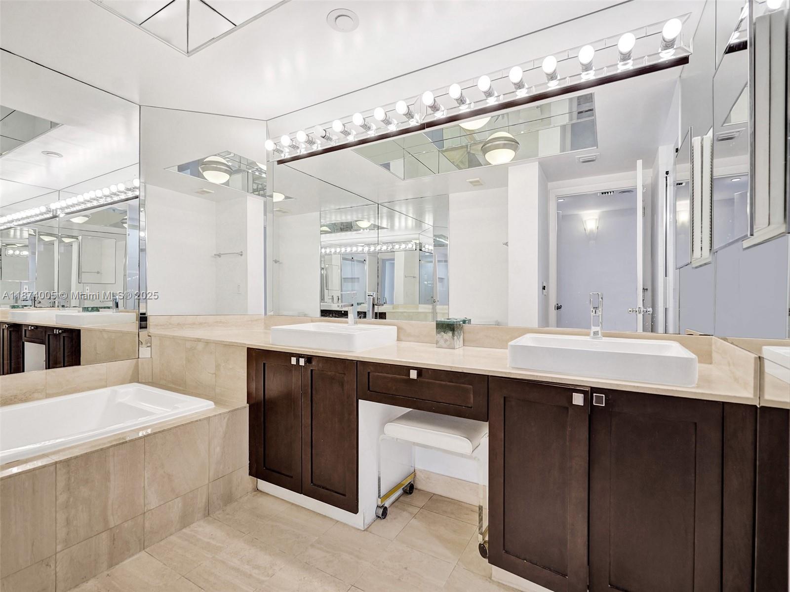 1000 W Island Blvd #1612, Aventura FL 33160