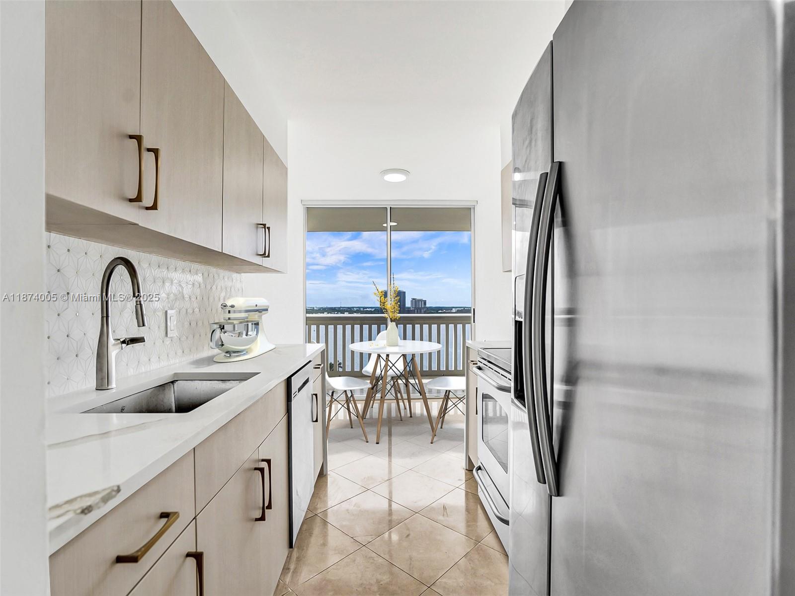 1000 W Island Blvd #1612, Aventura FL 33160