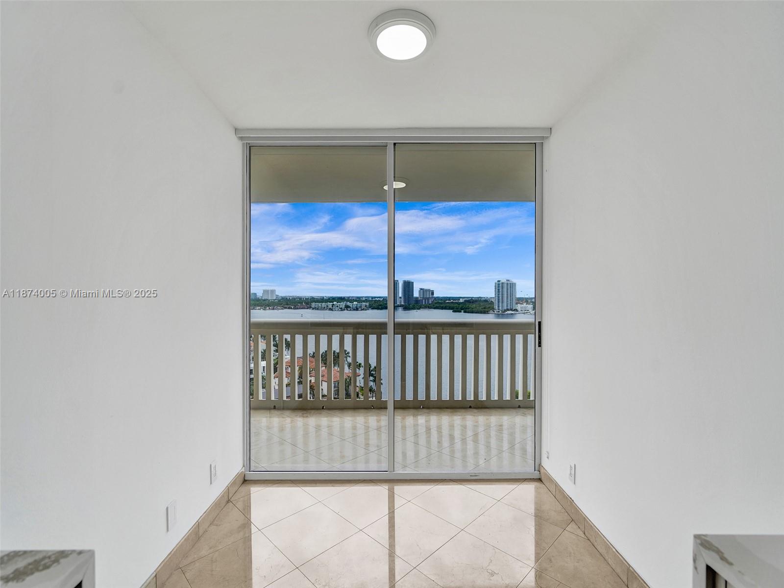 1000 W Island Blvd #1612, Aventura FL 33160