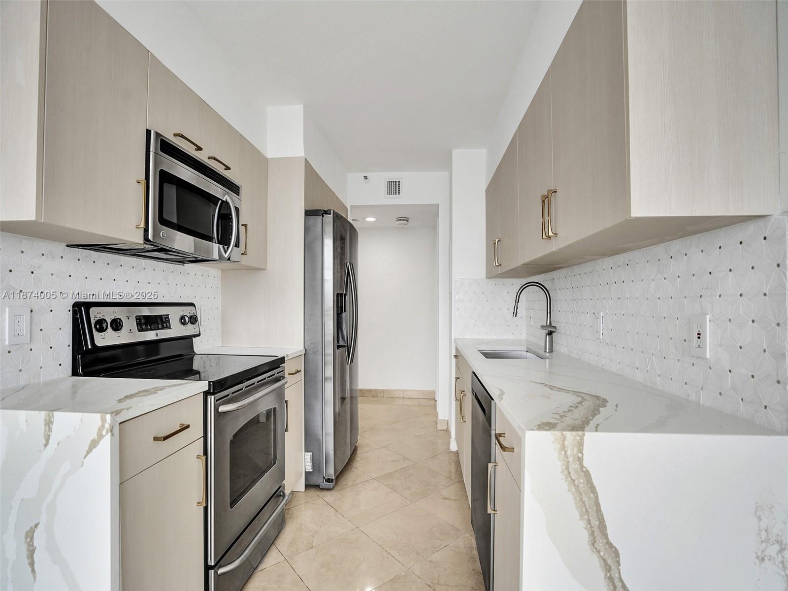 1000 W Island Blvd #1612, Aventura FL 33160