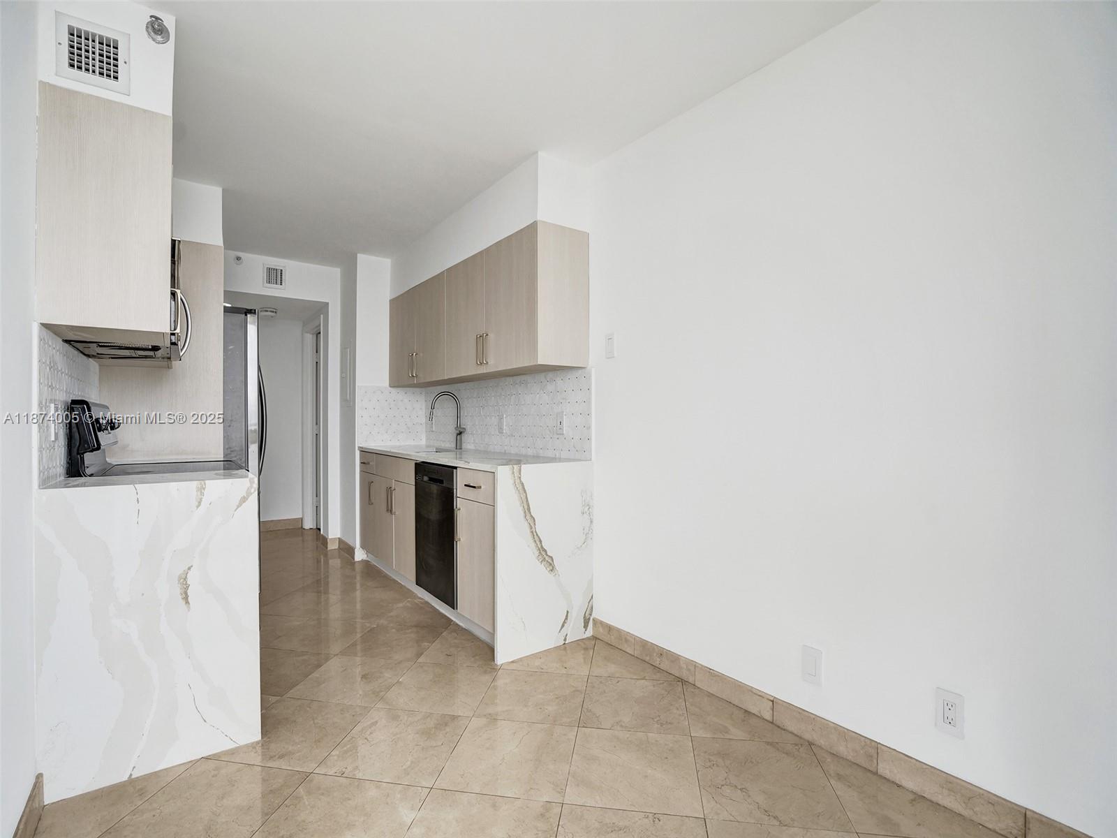 1000 W Island Blvd #1612, Aventura FL 33160