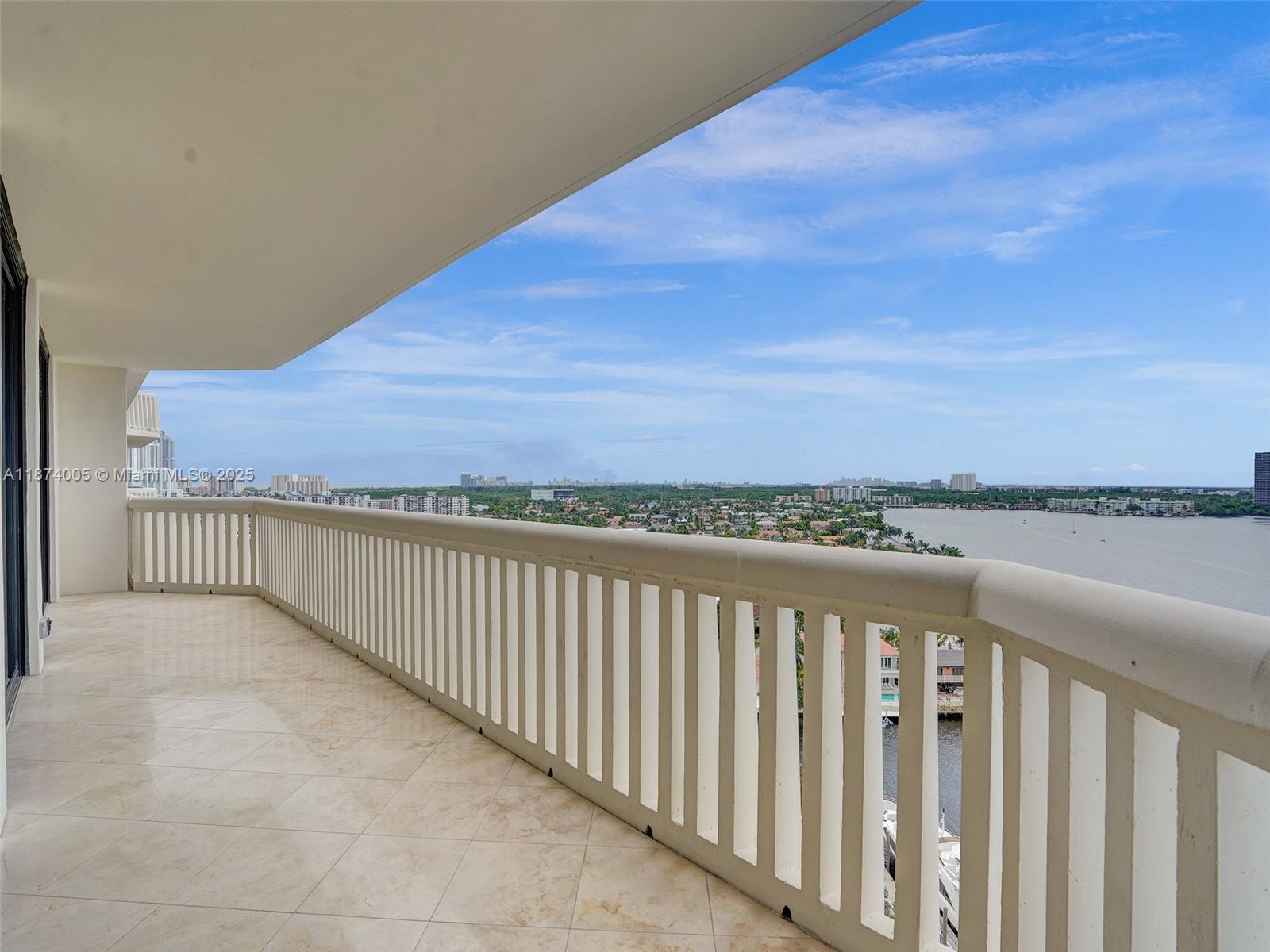 1000 W Island Blvd #1612, Aventura FL 33160