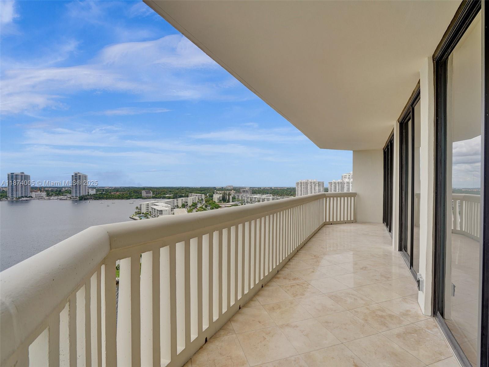 1000 W Island Blvd #1612, Aventura FL 33160