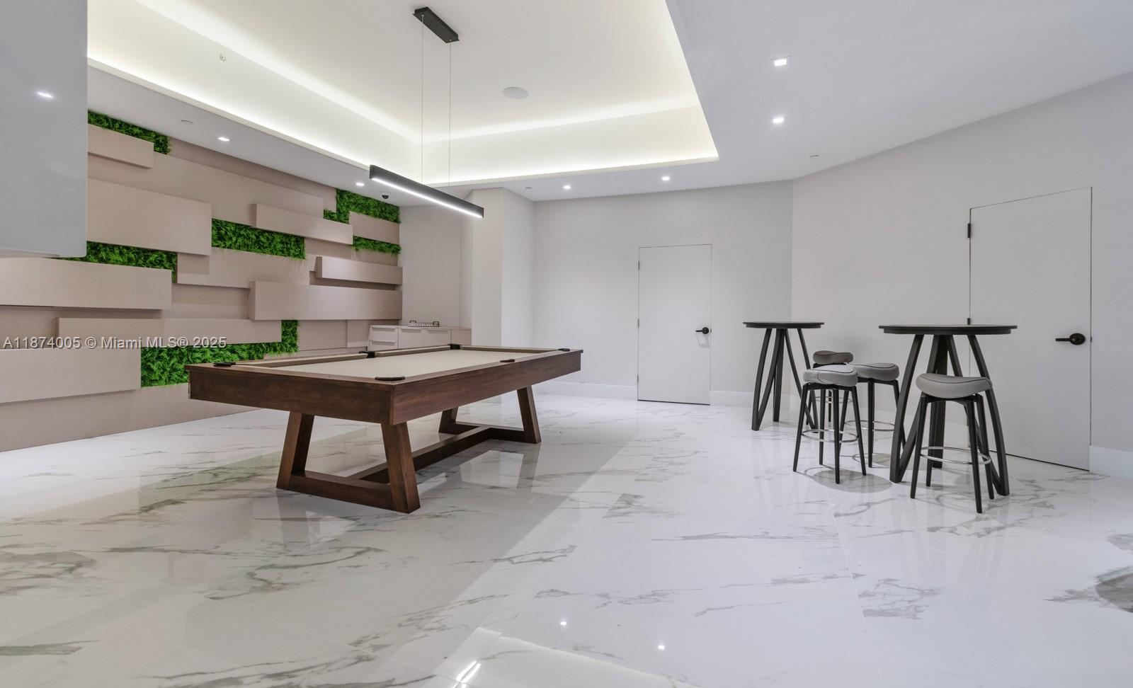1000 W Island Blvd #1612, Aventura FL 33160