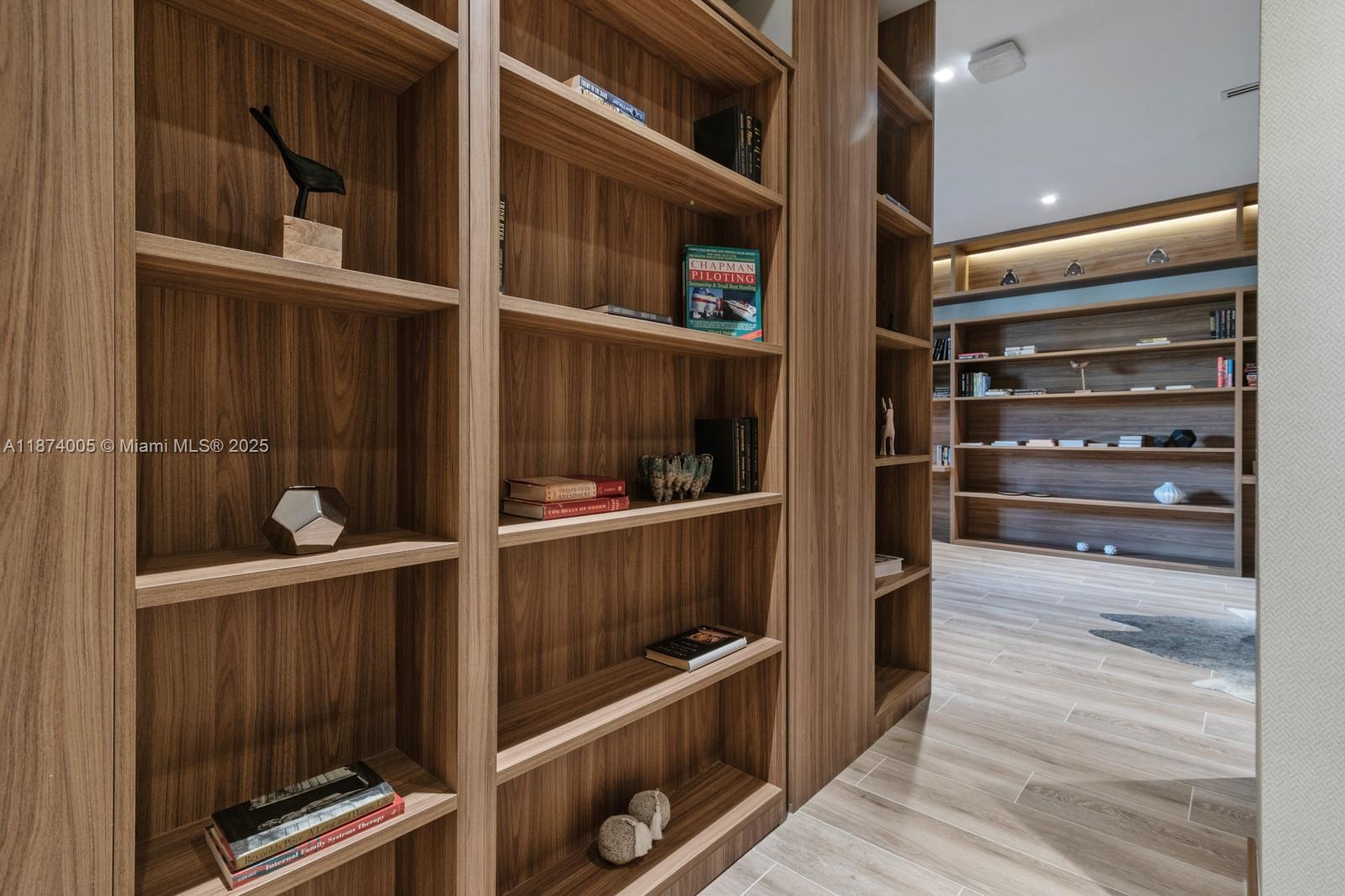1000 W Island Blvd #1612, Aventura FL 33160