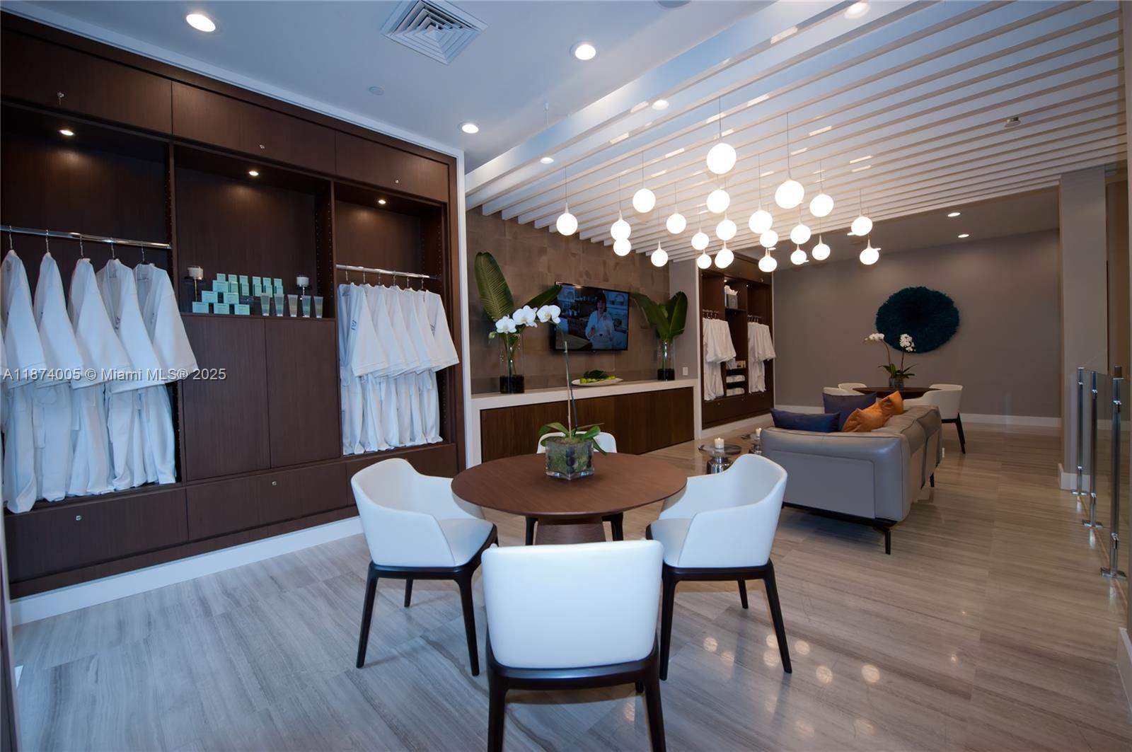 1000 W Island Blvd #1612, Aventura FL 33160