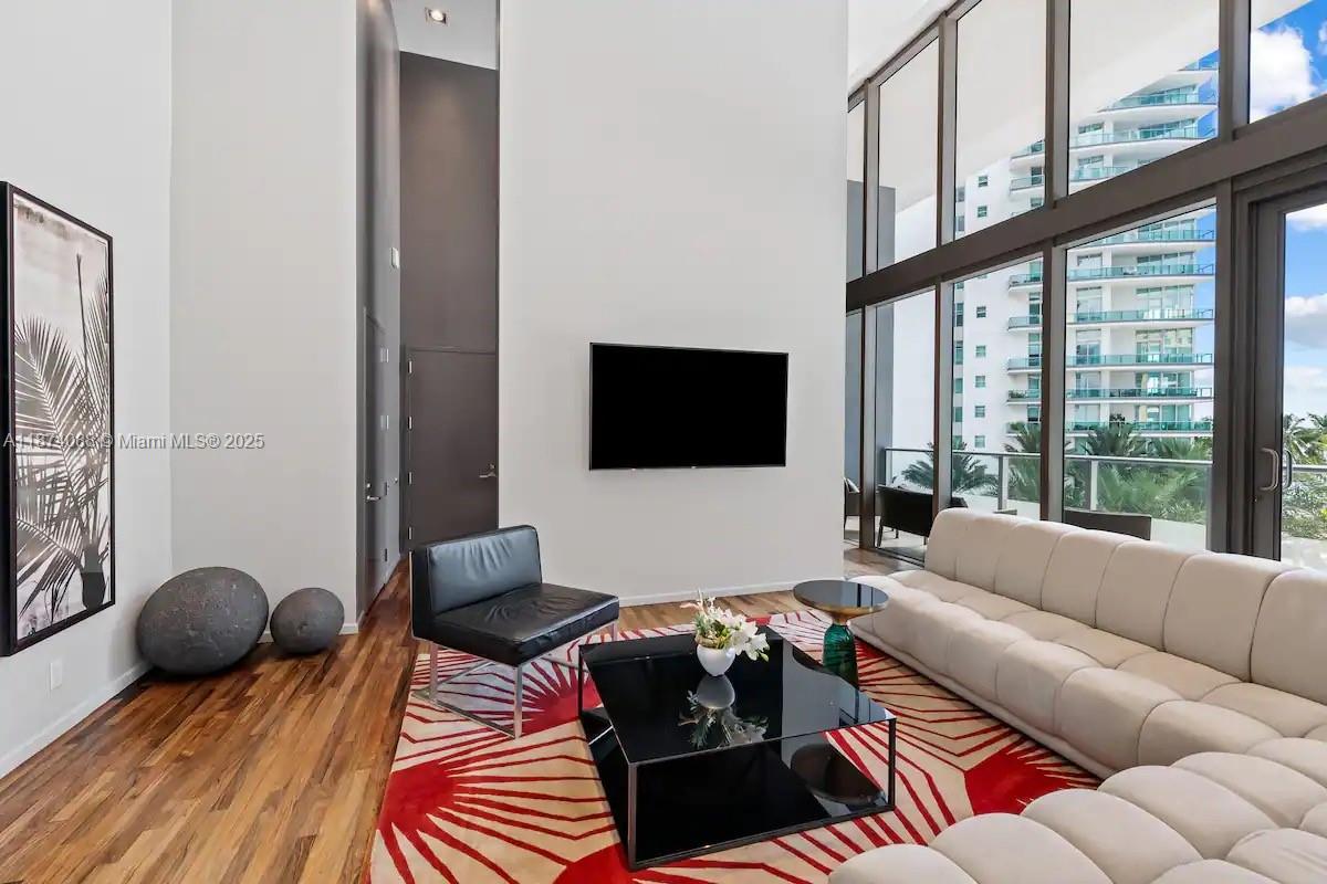 1300 Brickell Bay Dr #2310, Miami FL 33131