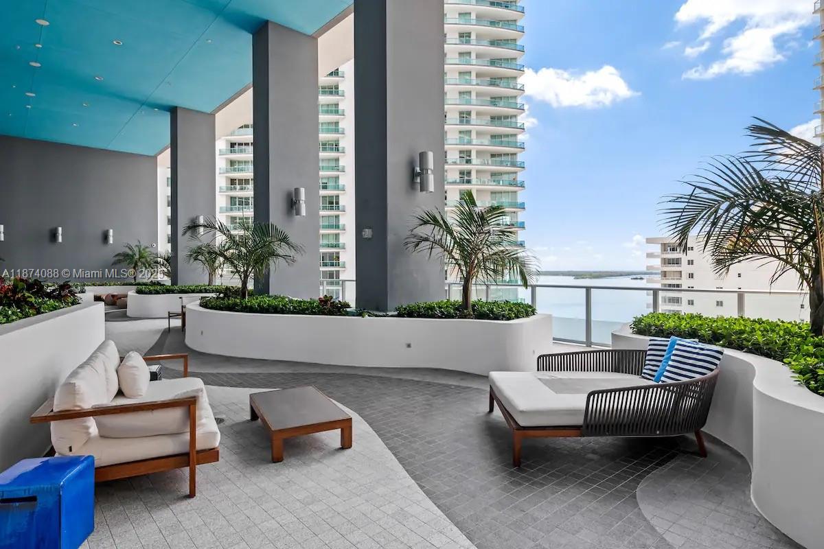 1300 Brickell Bay Dr #2310, Miami FL 33131