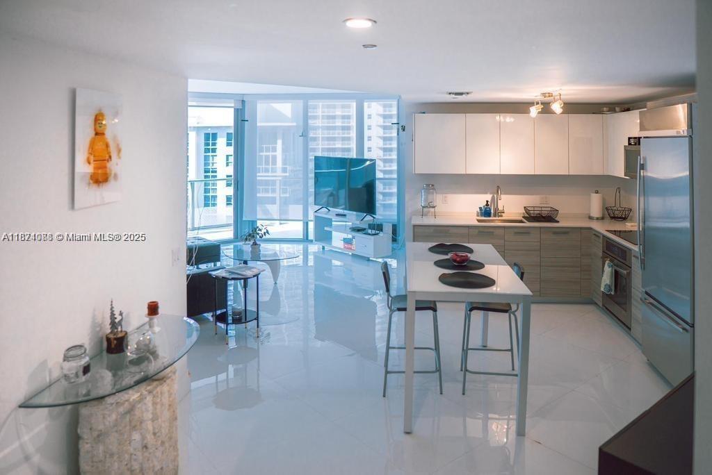 1300 Brickell Bay Dr #2310, Miami FL 33131