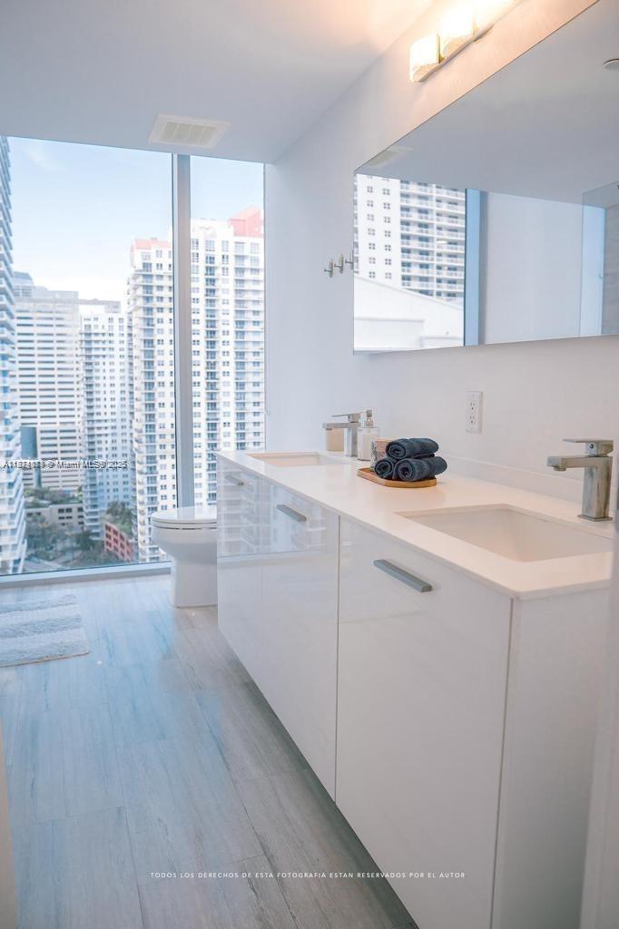 1300 Brickell Bay Dr #2310, Miami FL 33131
