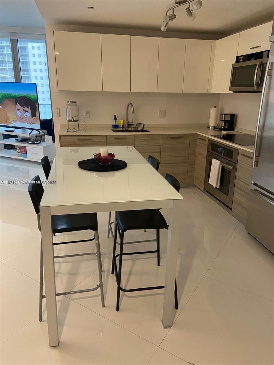 1300 Brickell Bay Dr #2310, Miami FL 33131