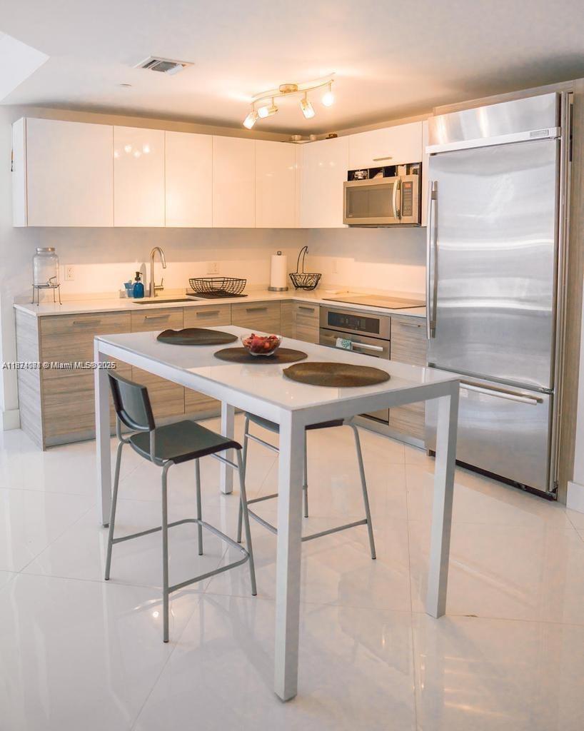 1300 Brickell Bay Dr #2310, Miami FL 33131