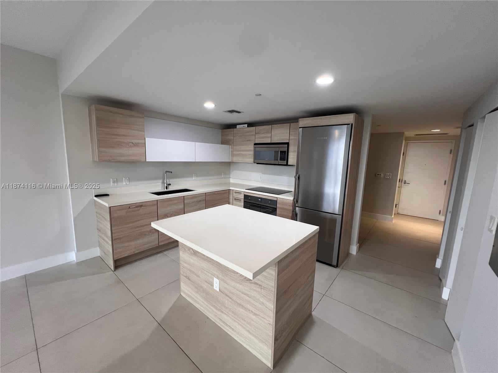 16385 Biscayne Blvd #606, North Miami Beach FL 33160