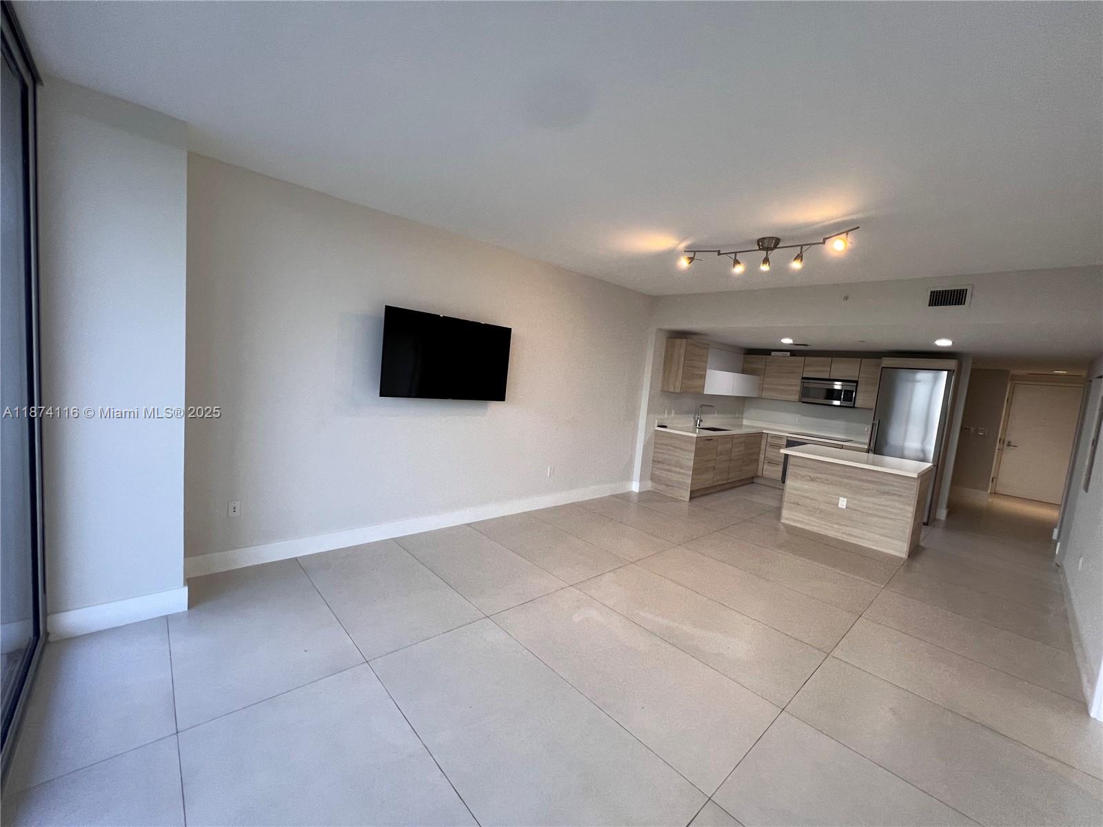16385 Biscayne Blvd #606, North Miami Beach FL 33160