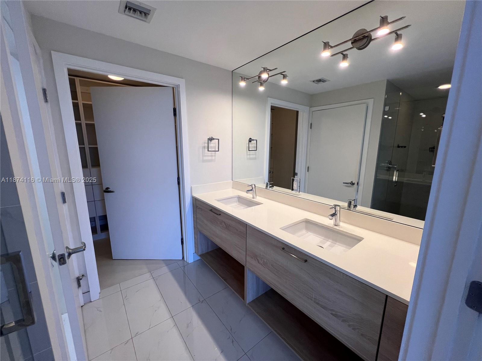 16385 Biscayne Blvd #606, North Miami Beach FL 33160